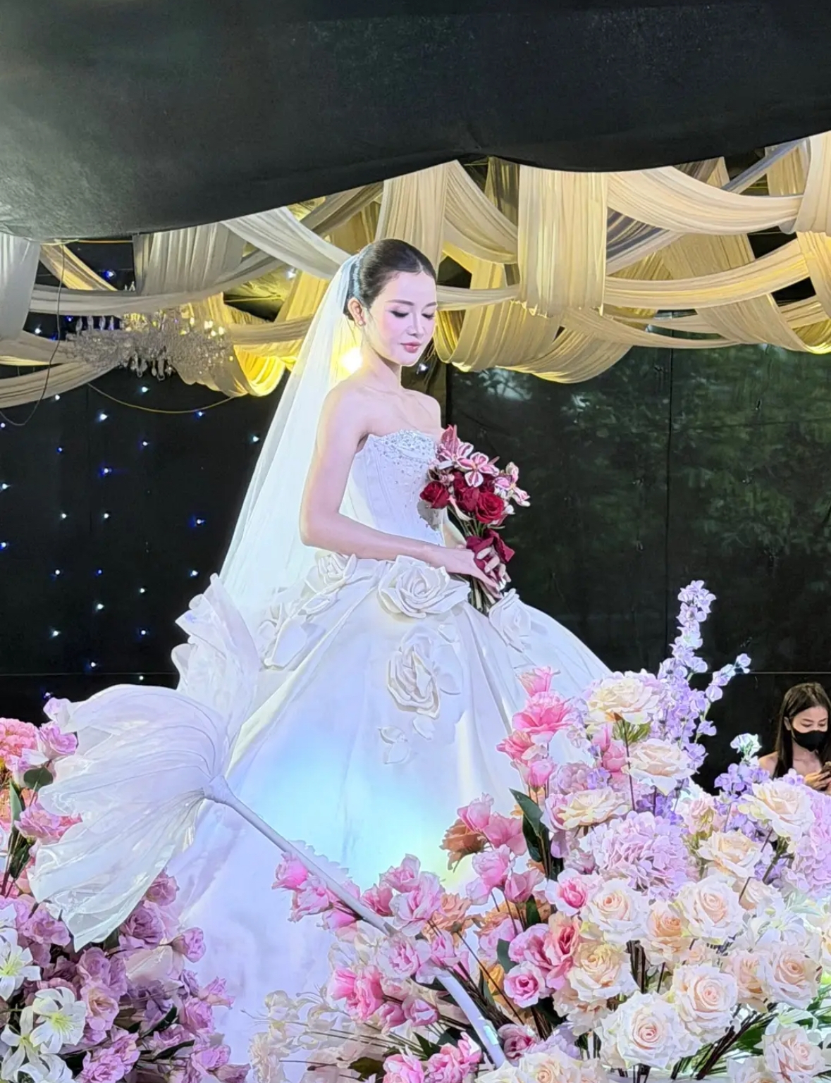 Visual cô dâu Lê Nghĩa trong ngày trọng đại.