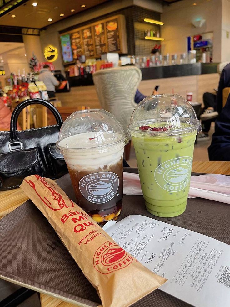 Không chỉ ít tăng giá, Highlands và Starbucks còn liên tục tung ra các chương trình ưu đãi trên ứng dụng riêng.
