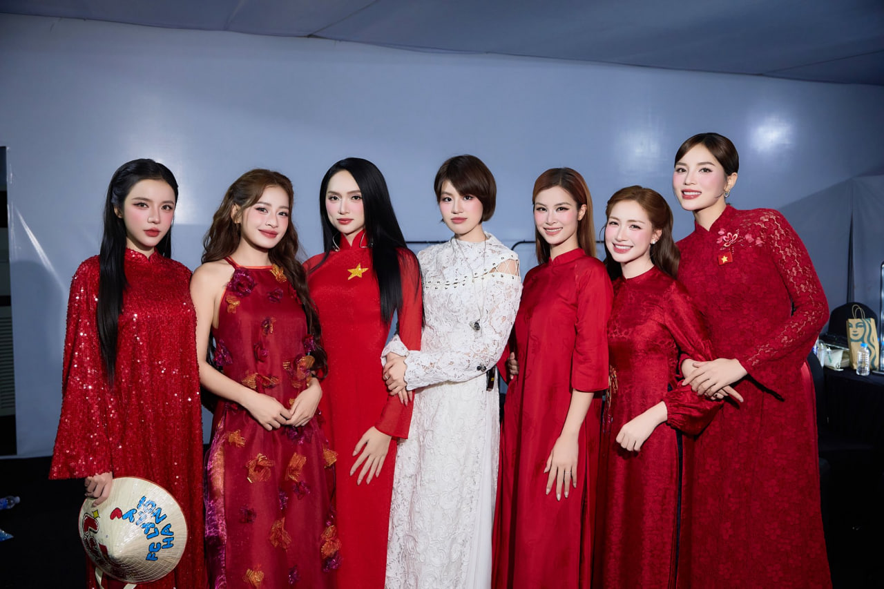 Khung hình quy tụ những mỹ nhân hàng đầu showbiz Việt hiện nay