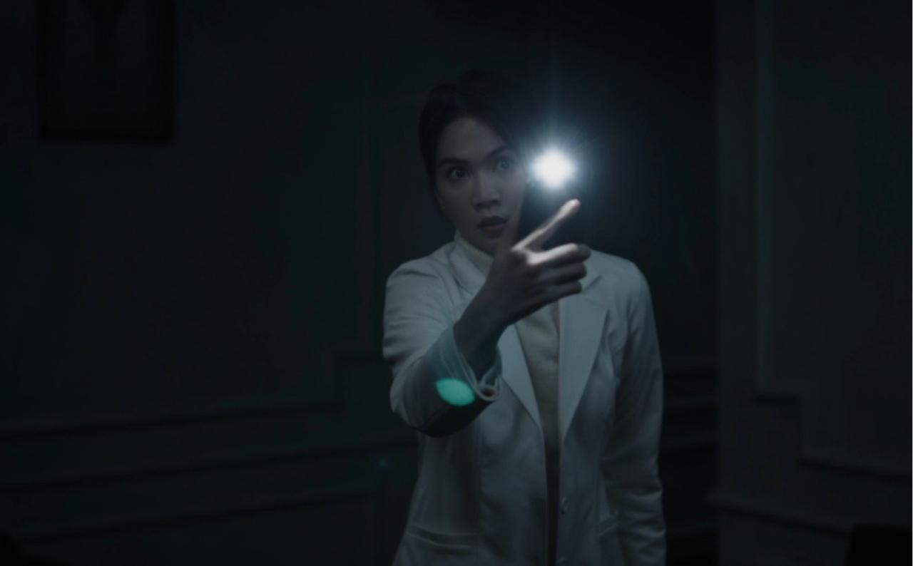 Không khen nổi phim của Ngọc Trinh: Kịch bản nói không với logic, 10 giây hù doạ 1 lần quá vô nghĩa