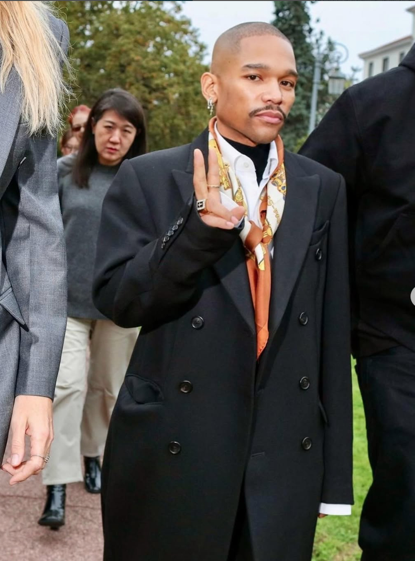  Stylist Carlos Nazario đã đồng hành cùng Anok Yai trong nhiều mùa Met Gala.