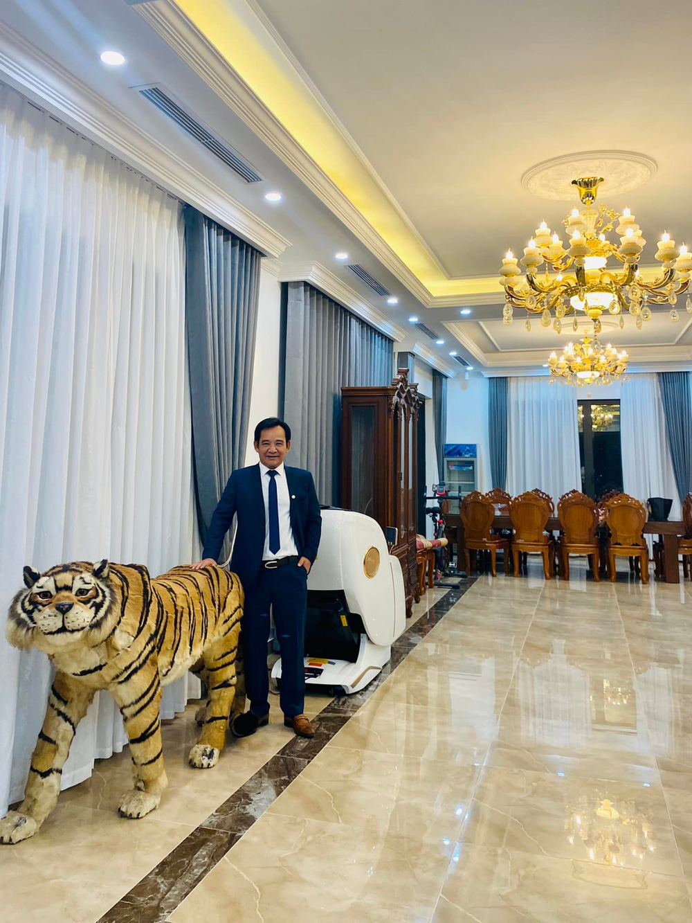 Nam NSƯT mang quân hàm Thượng tá, cưới vợ là công nhân xưởng may: U70 sống bình yên trong biệt thự 1.000m² ở Hà Nội