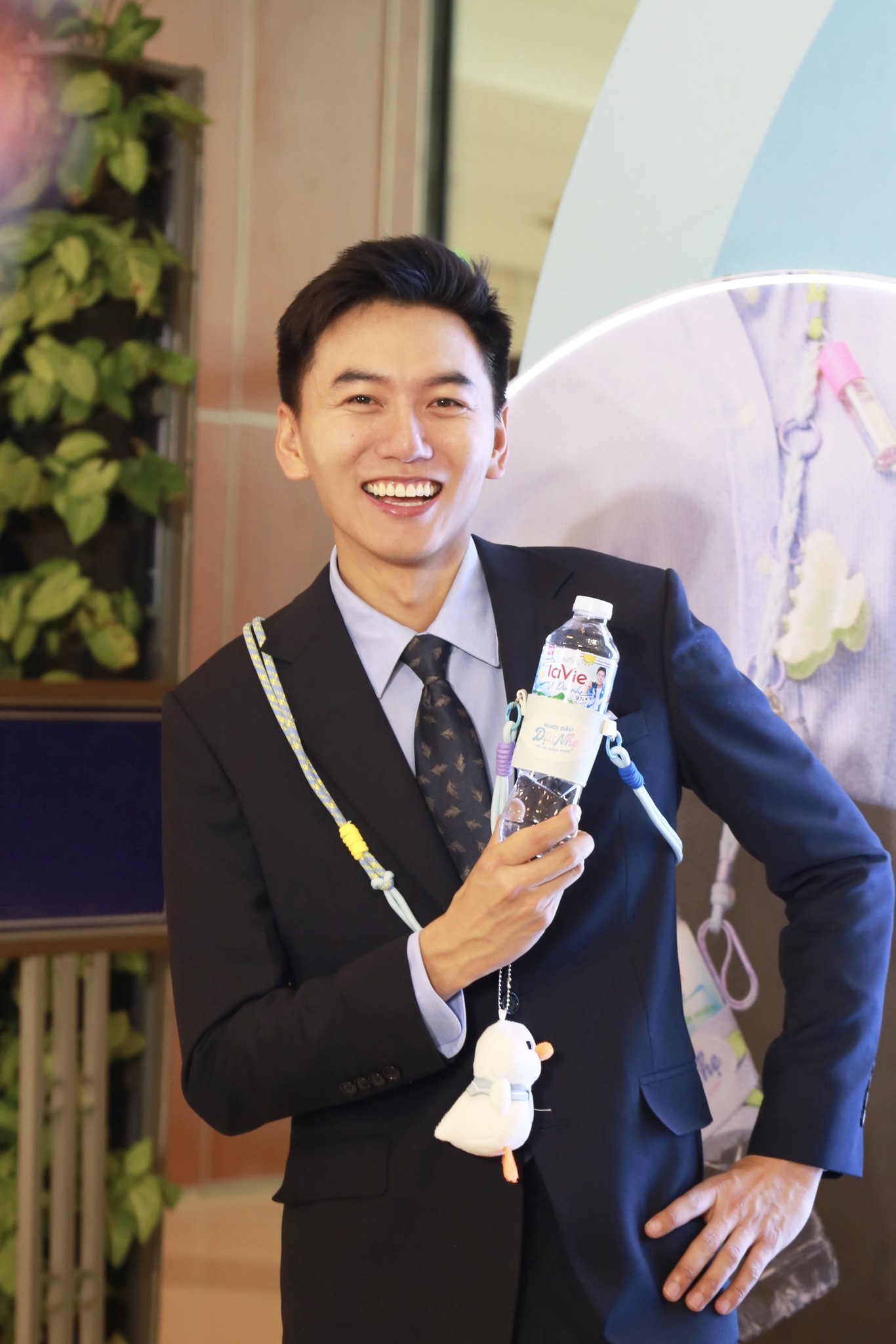 Đoạn chia sẻ của Khoai Lang Thang về nguồn gốc thương hiệu nước khoáng La Vie đang nhận được sự quan tâm lớn của cư dân mạng