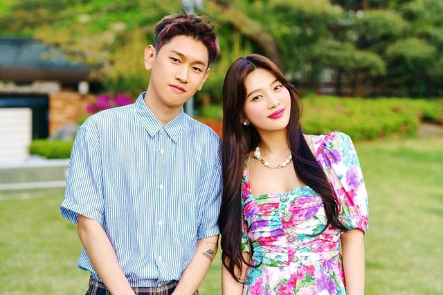 Cô hiện đang hẹn hò với nam ca sĩ Crush. Ảnh: Allkpop
