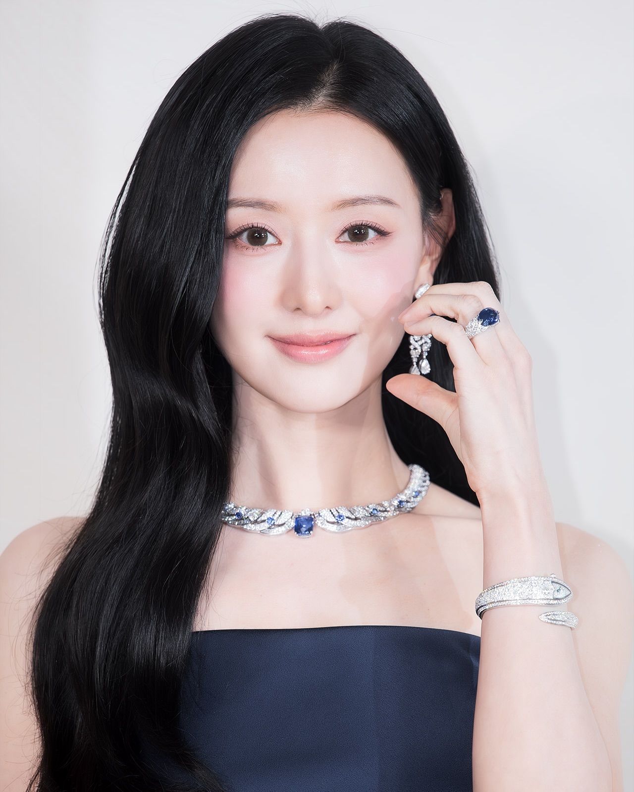 Visual chuẩn nữ thần không góc chết của đại sứ BVLGARI. (Ảnh: Instagram)