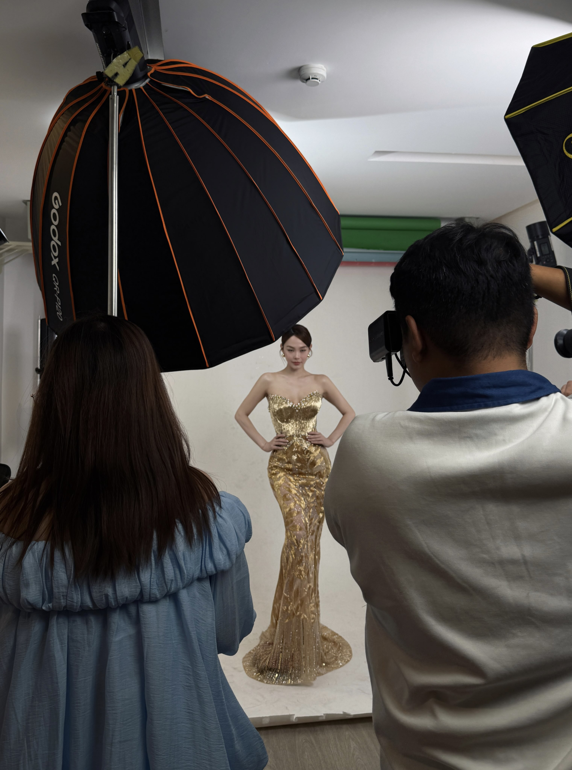 Bức hình hậu trường khoe body 