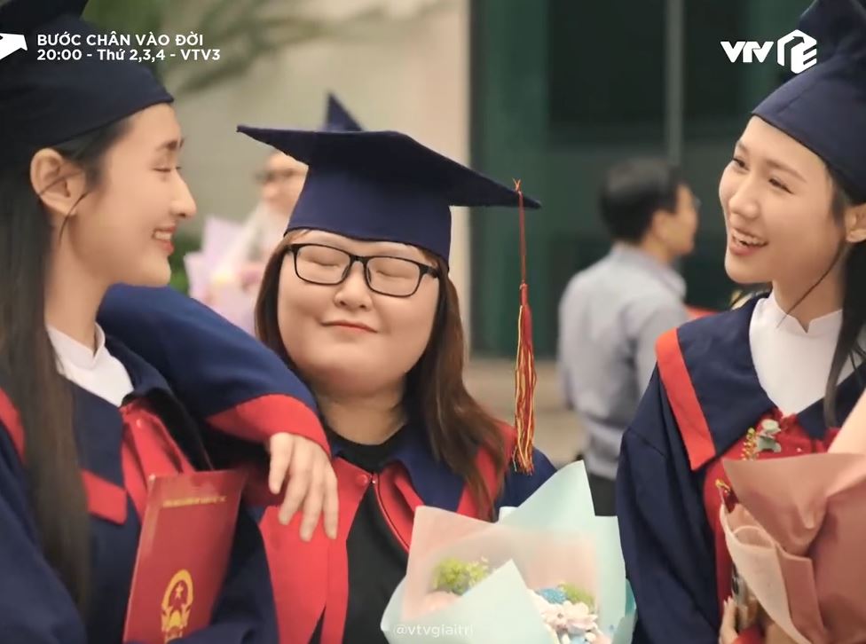 Tuy nhiên, khán giả vẫn không hiểu sau 3 cô gái lại dễ dàng thân thiết với nhau sau nhiều lần tranh cãi