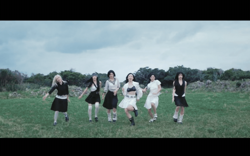 NMIXX trong MV Heavy Serenade
