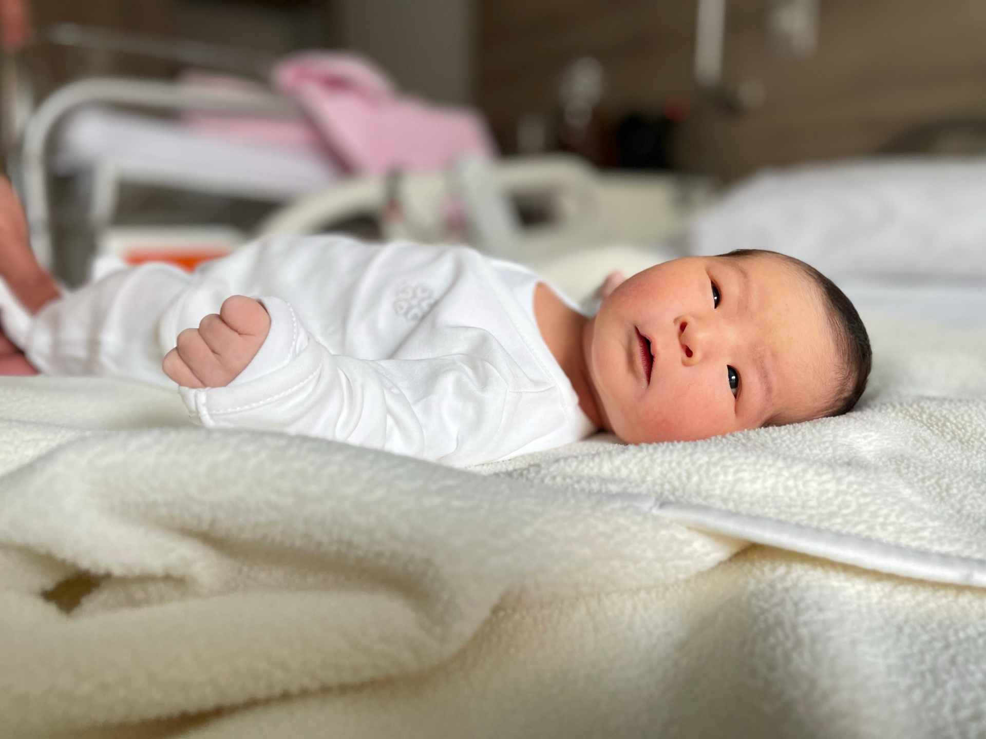 Cặp vợ chồng tin rằng con đẻ của họ đã được cấy nhầm vào một người phụ nữ khác và ra đời mà mình không hề hay biết (Ảnh minh họa)
