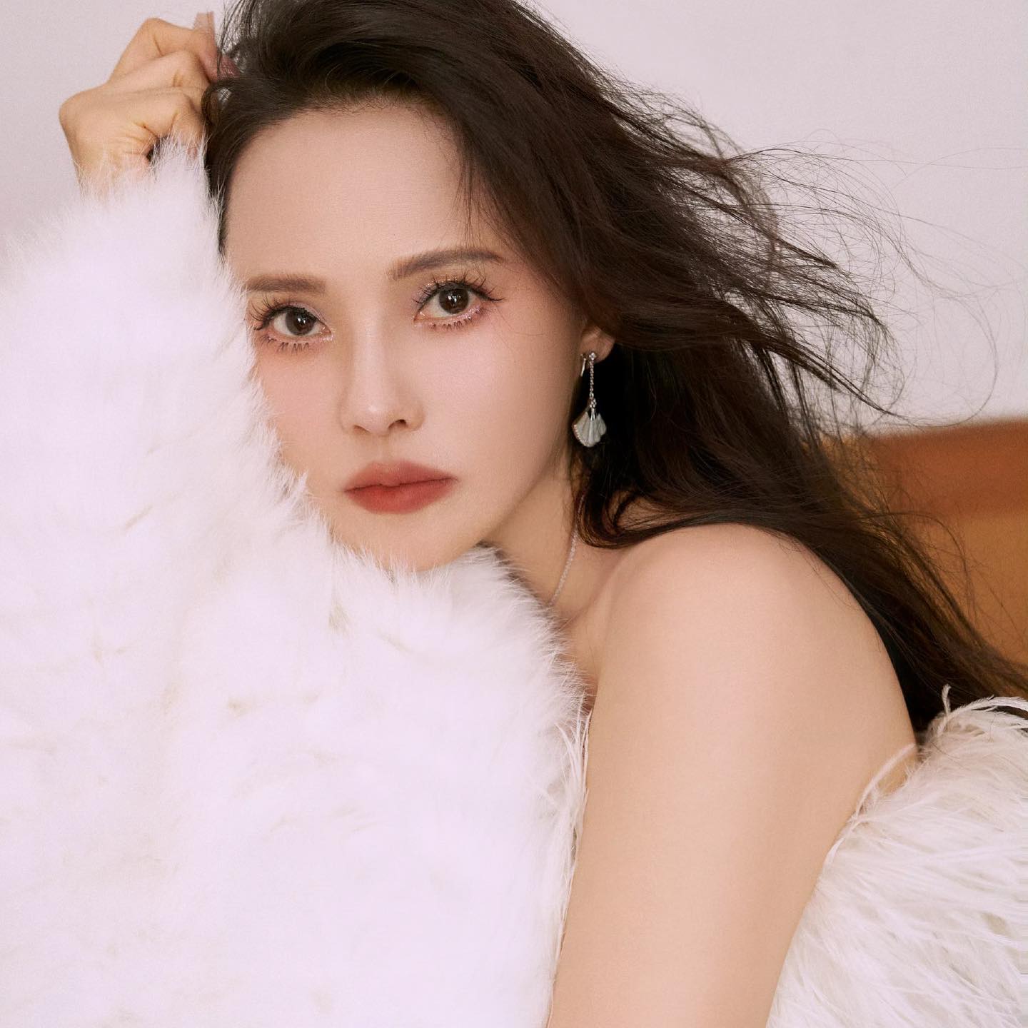 Giờ đây ở tuổi U60, cô vẫn trẻ đẹp và có cuộc sống hạnh phúc đáng ngưỡng mộ (Ảnh: Sina).
