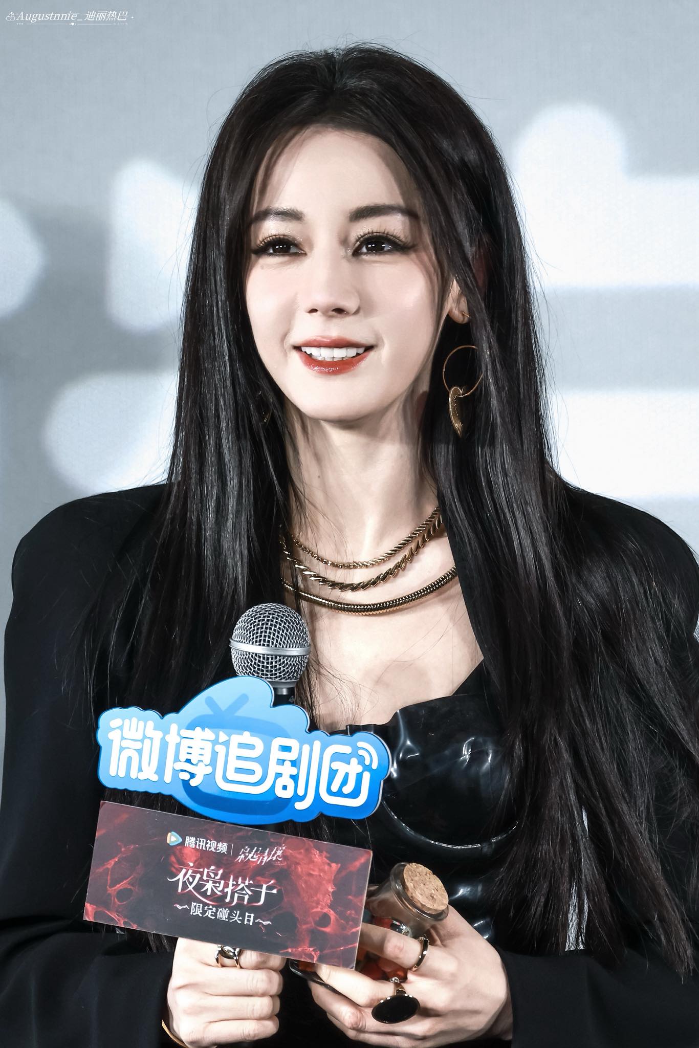 Từng có tin đồn Địch Lệ Nhiệt Ba bị người khác thế thân nhưng chẳng mấy ai tin vào điều này (Ảnh: QQ).