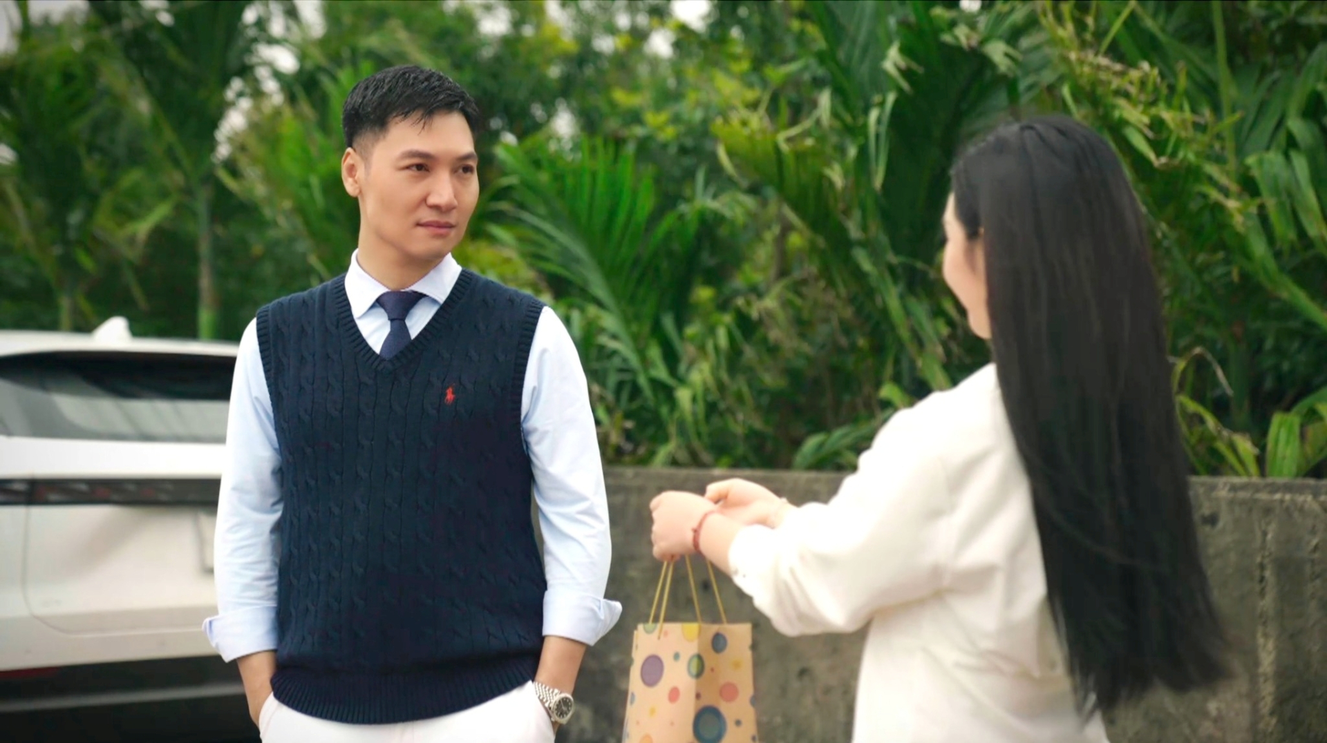 Thế nhưng Thương lại đối xử khách sáo lịch sự với Lâm