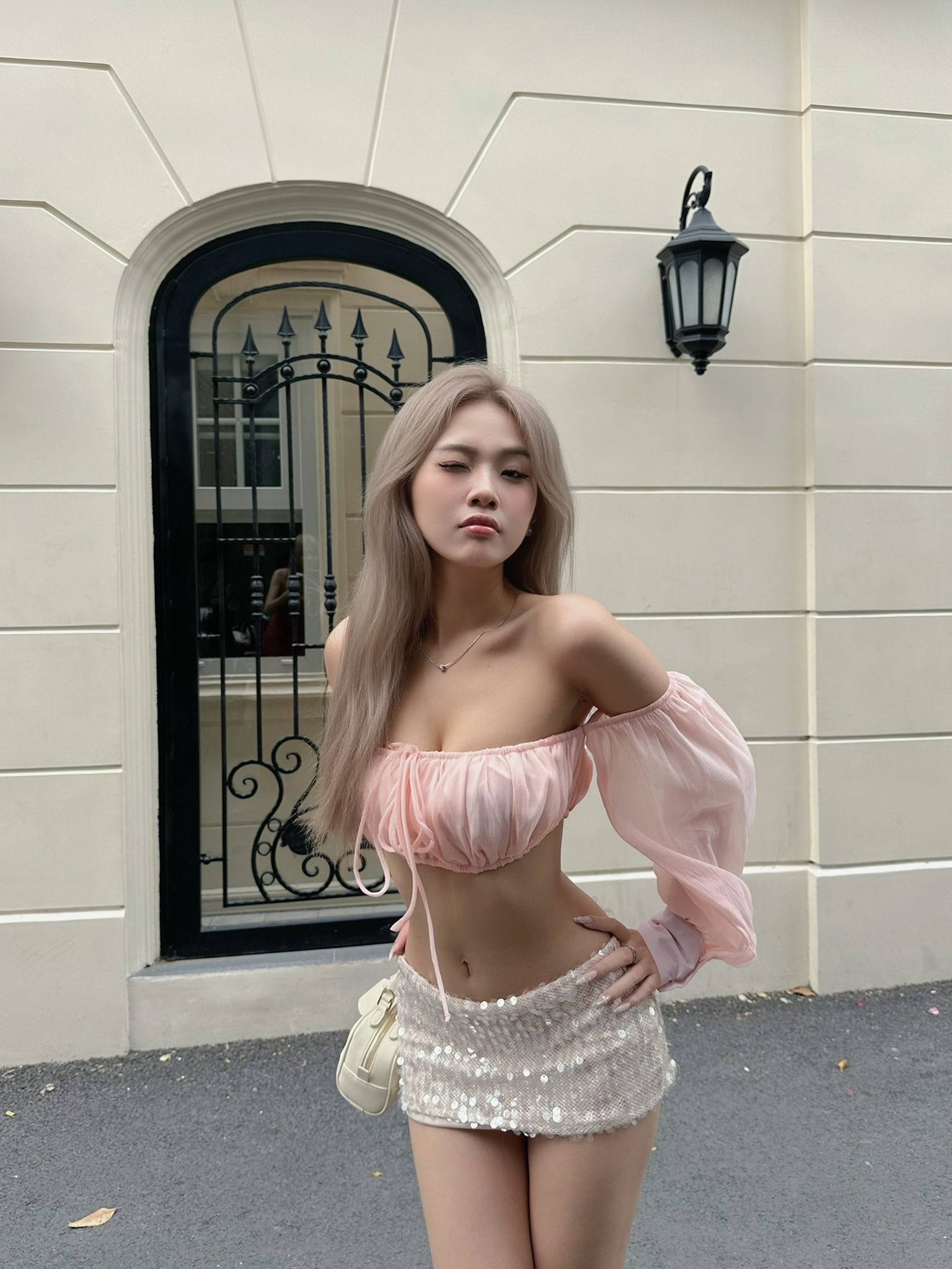 Huỳnh Hân sở hữu nhan sắc ngọt ngào, gu thời trang thời thượng
