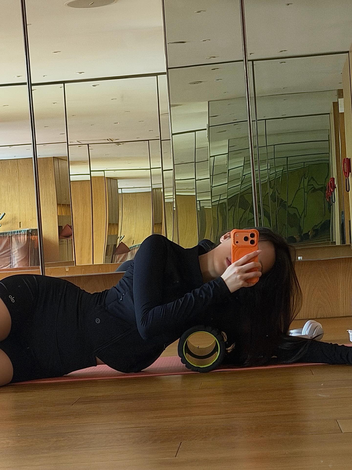 Moon Ga Young bị nghi phải nhờ tới thẩm mỹ để ngày càng đẹp