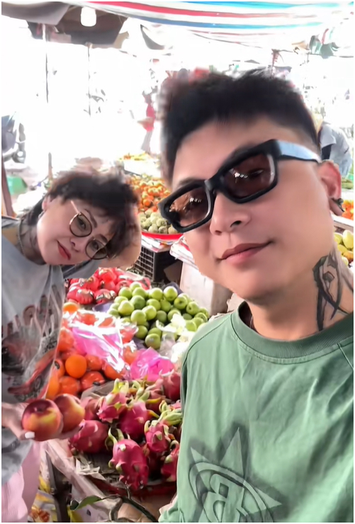 Mẹ đơn thân Hà Nội thuê nhà kho cũ sống với Hồng Hài Nhi kém 11 tuổi: Có giai đoạn vay 50 nghìn để đi chợ