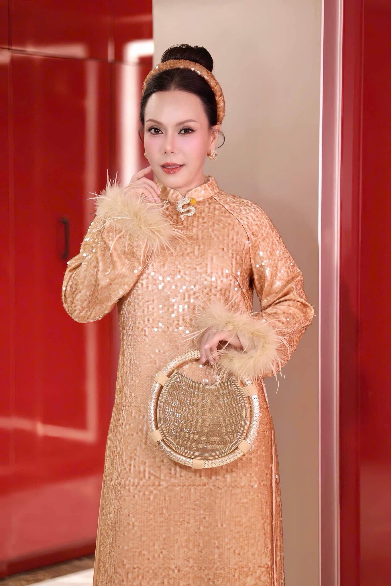   NS Việt Hương từng thông báo đã tiến hành gửi đơn tố giác tội phạm liên quan tới thông tin bàn tán thương hiệu mỹ phẩm đến Văn phòng Cơ quan Cảnh sát điều tra - Công an TP Hồ Chí Minh vào tháng 1/2026. Ảnh: FBNV  