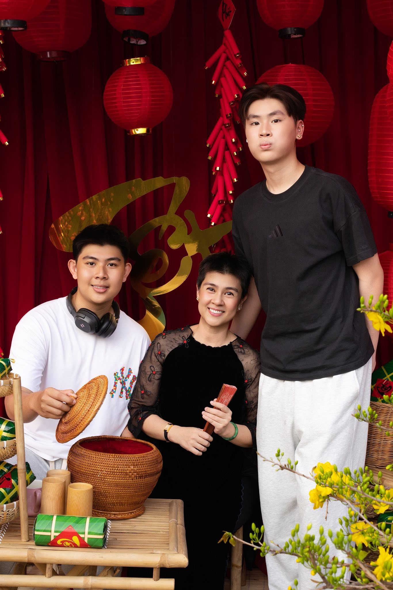 Diễn viên Kim Thư và 2 con