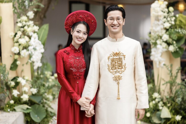   2 tháng trước, diễn viên Việt Hoa - Trọng Trí đã tổ chức đám hỏi sau thời gian dài yêu đương. Ảnh: FBNV  