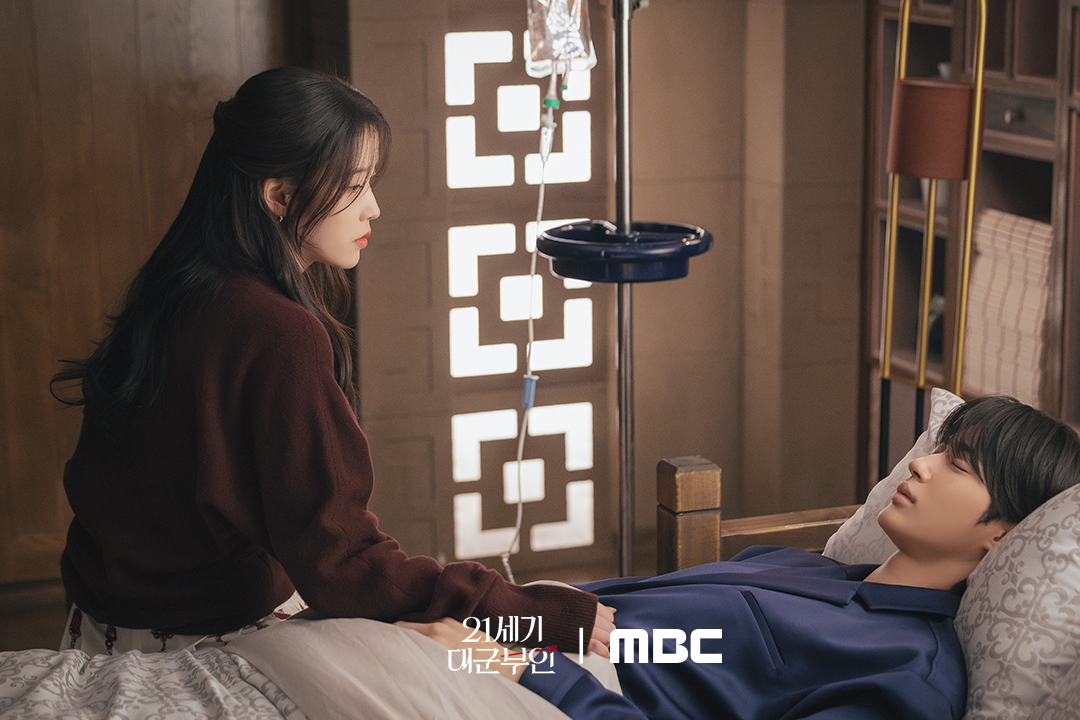 Hee Joo cảm thấy thương xót khi Lee Ahn liên tục phải đối mặt với những âm mưu thâm độc nguy hiểm tới tính mạng