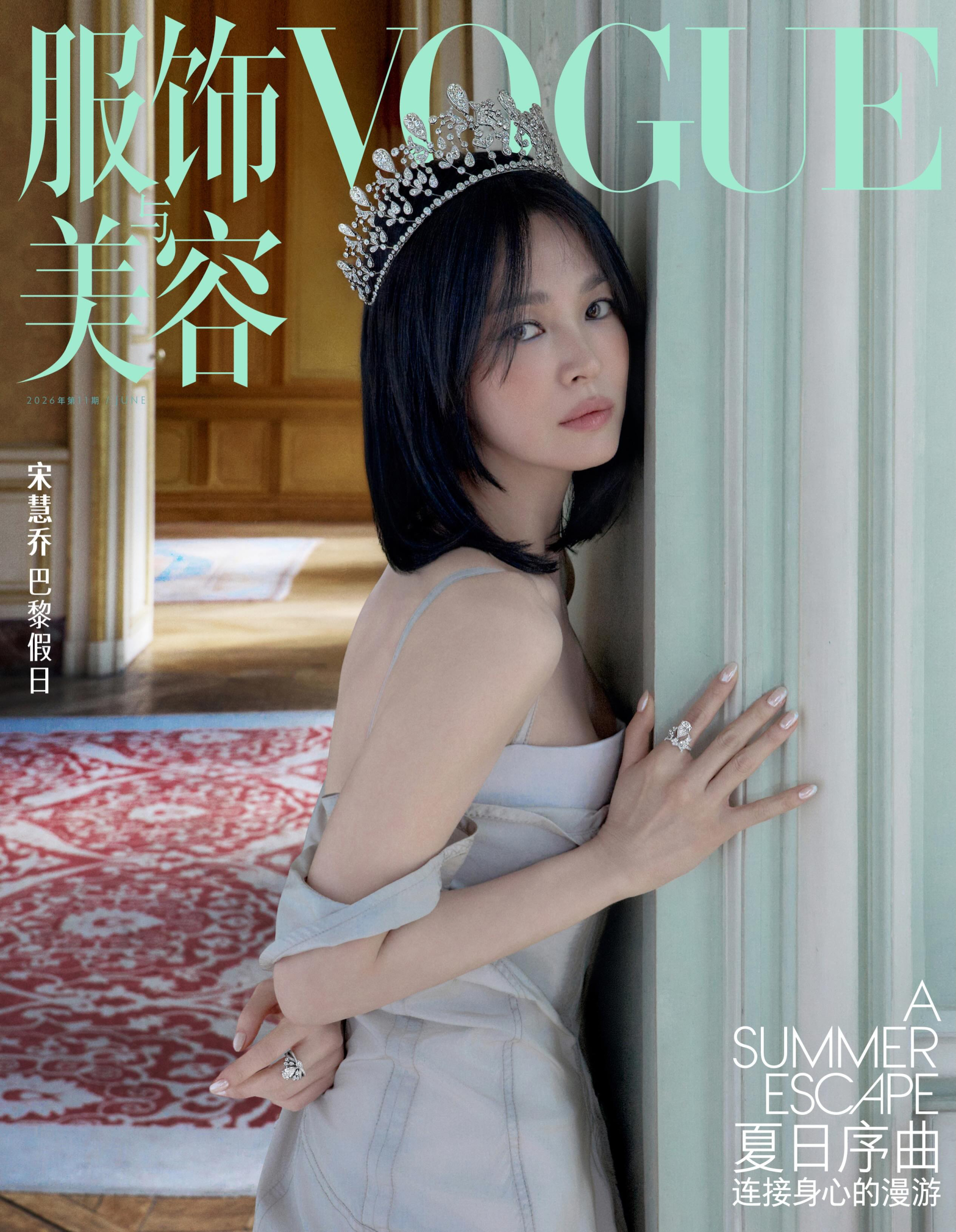 Trang sức của Chaumet tăng vẻ sang trọng, lấp lánh cho tạo hình của Song Hye Kyo.