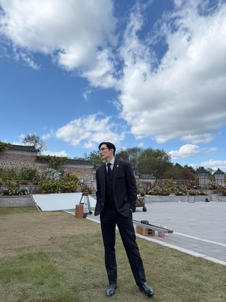 Xét về khoản biến phim trường thành sàn diễn thời trang, Noh Sang Hyun không hề kém cạnh Byeon Woo Seok. (Ảnh: Instagram)