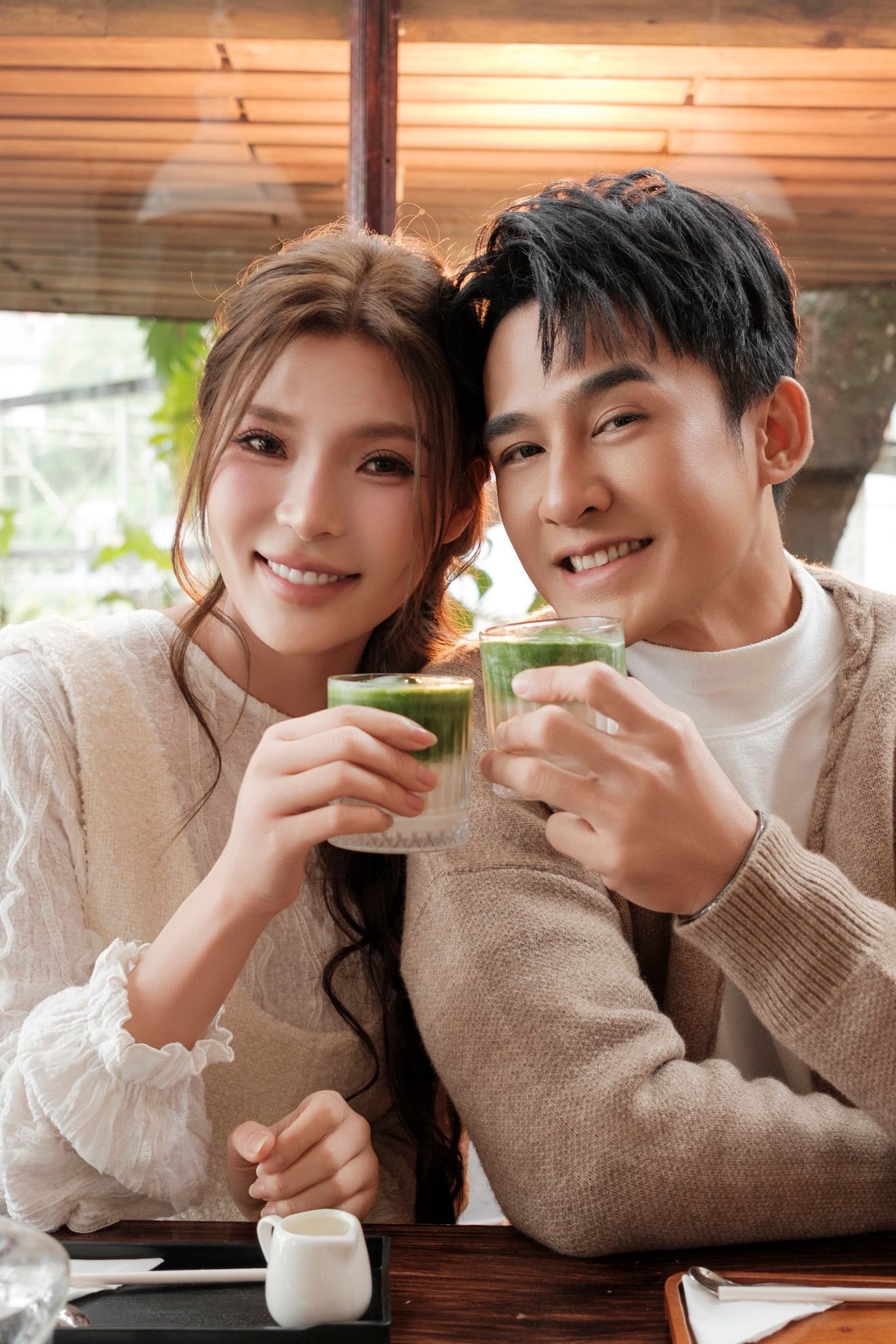 Vợ chồng Lương Thế Thành - Thúy Diễm kêu gọi mọi người cùng báo cáo các tài khoản mạo danh. Ảnh: FBNV