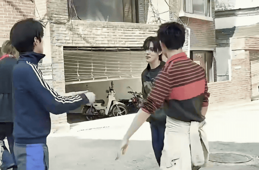 Xuất hiện BIGBANG phiên bản “chiết cành” nhưng không ai ghét nổi vì quá đẹp trai 