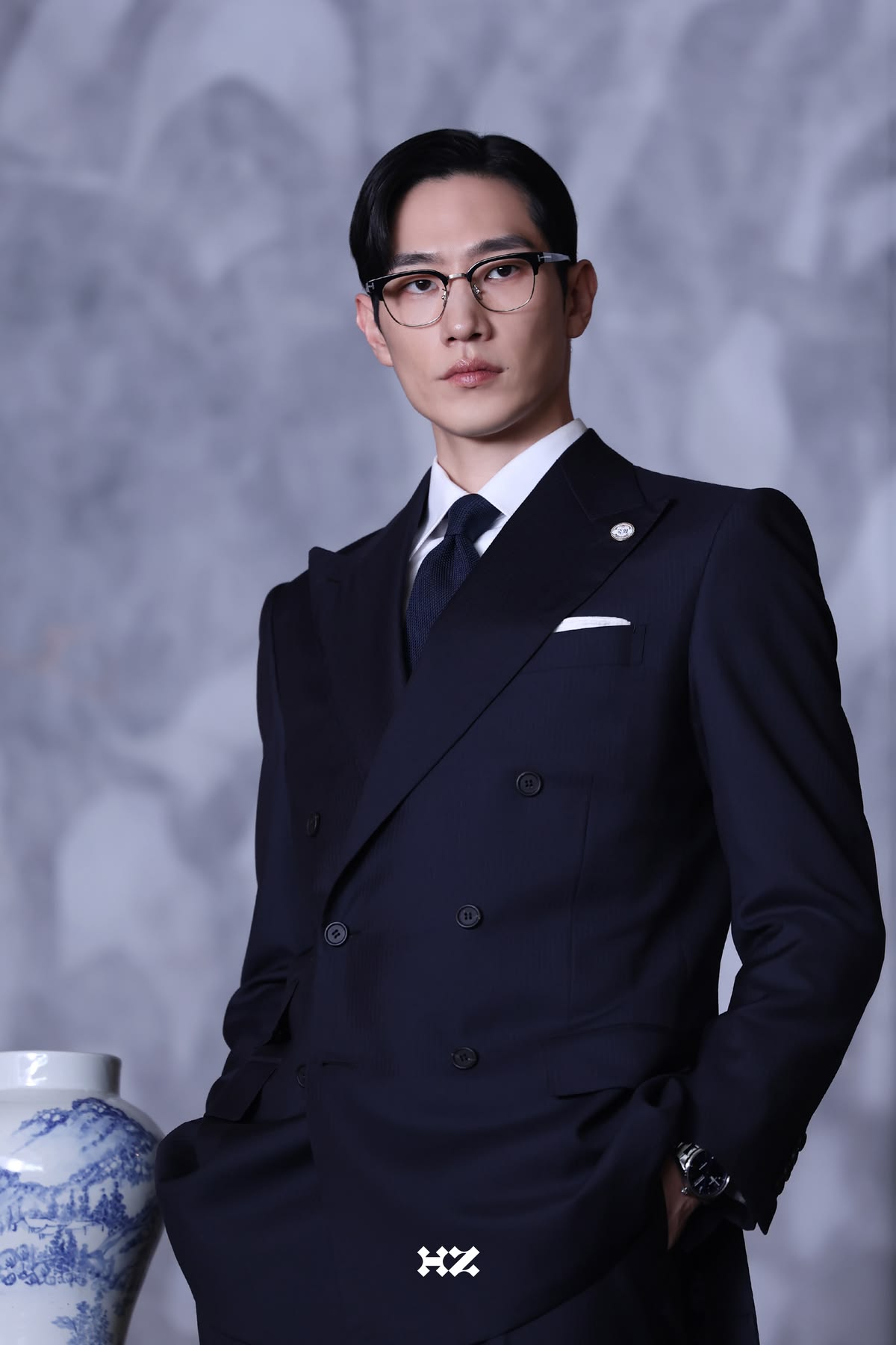 Noh Sang Hyun gây ấn tượng với vẻ đẹp nam tính, lịch lãm trong Perfect Crown. (Ảnh: Instagram)