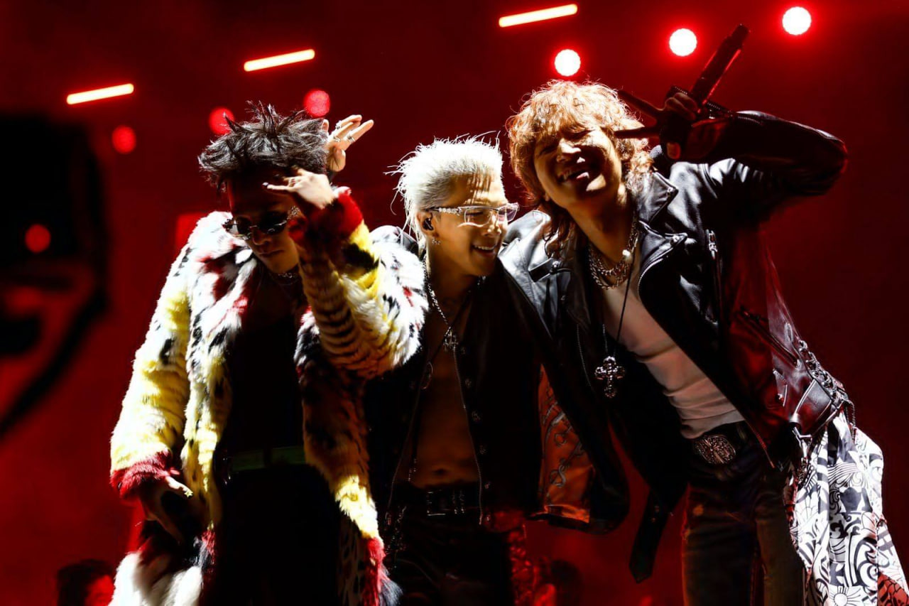 Hiện tại, sự chú ý của dư luận cũng đang đổ dồn vào thông tin BIGBANG sắp sửa trở lại đường đua âm nhạc để kỷ niệm cột mốc 20 năm hoạt động