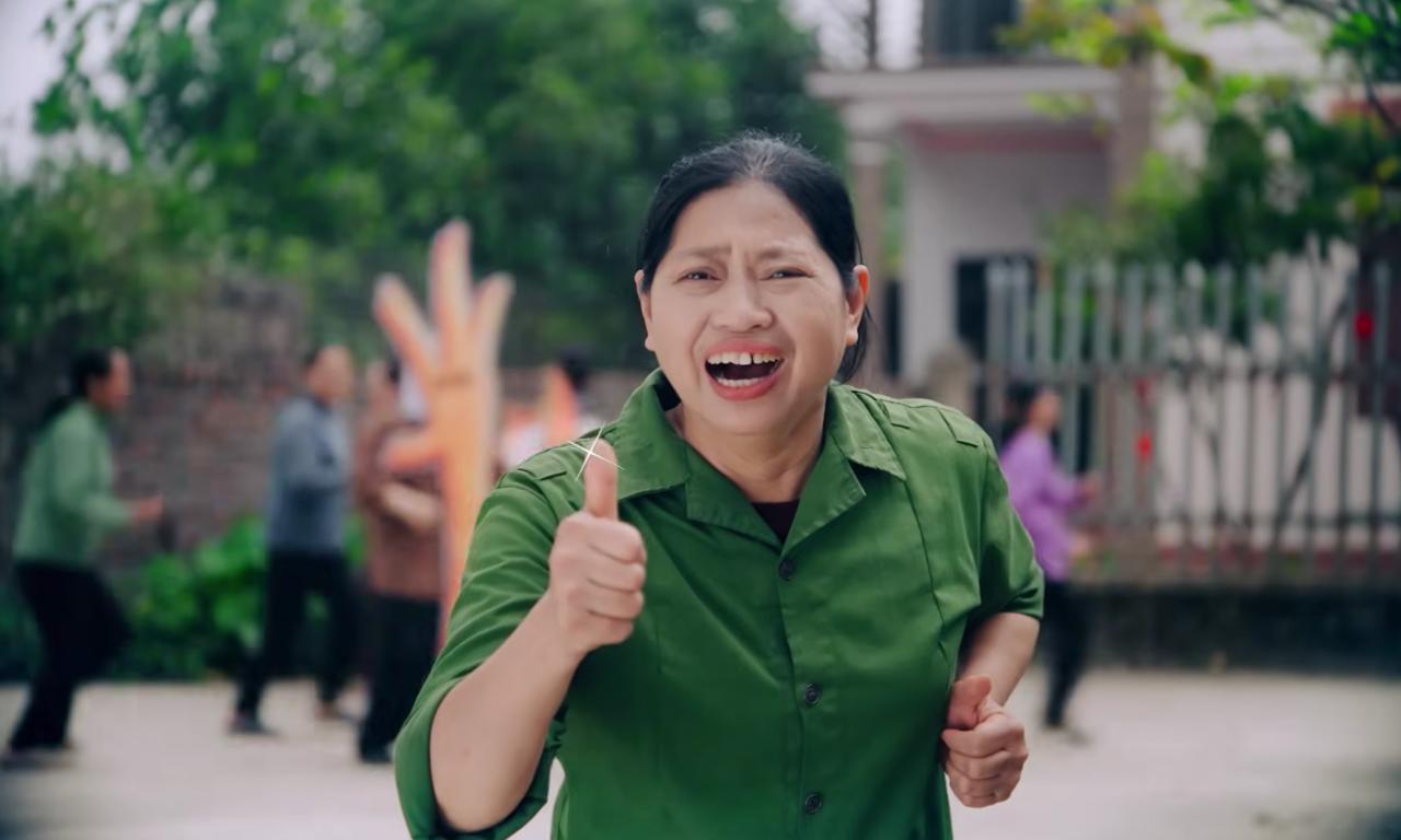 Sau loạt ồn ào chất lượng đồ ăn vặt, nữ chủ tịch U60 bất ngờ phát hành MV với chủ nhân hit 300 triệu view