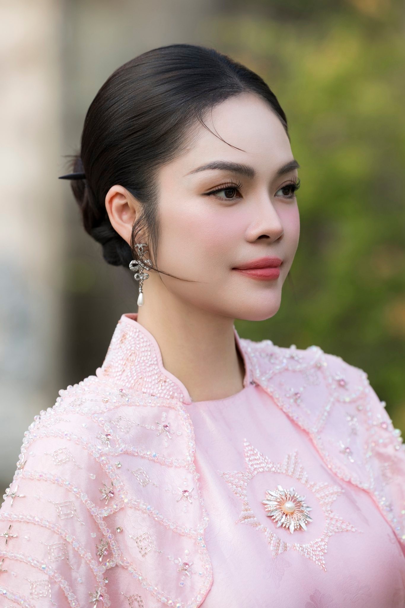 Khung hình đang hút cả triệu view: Đối thủ của Ngọc Trinh chưa bằng 1 mỹ nhân miền Tây