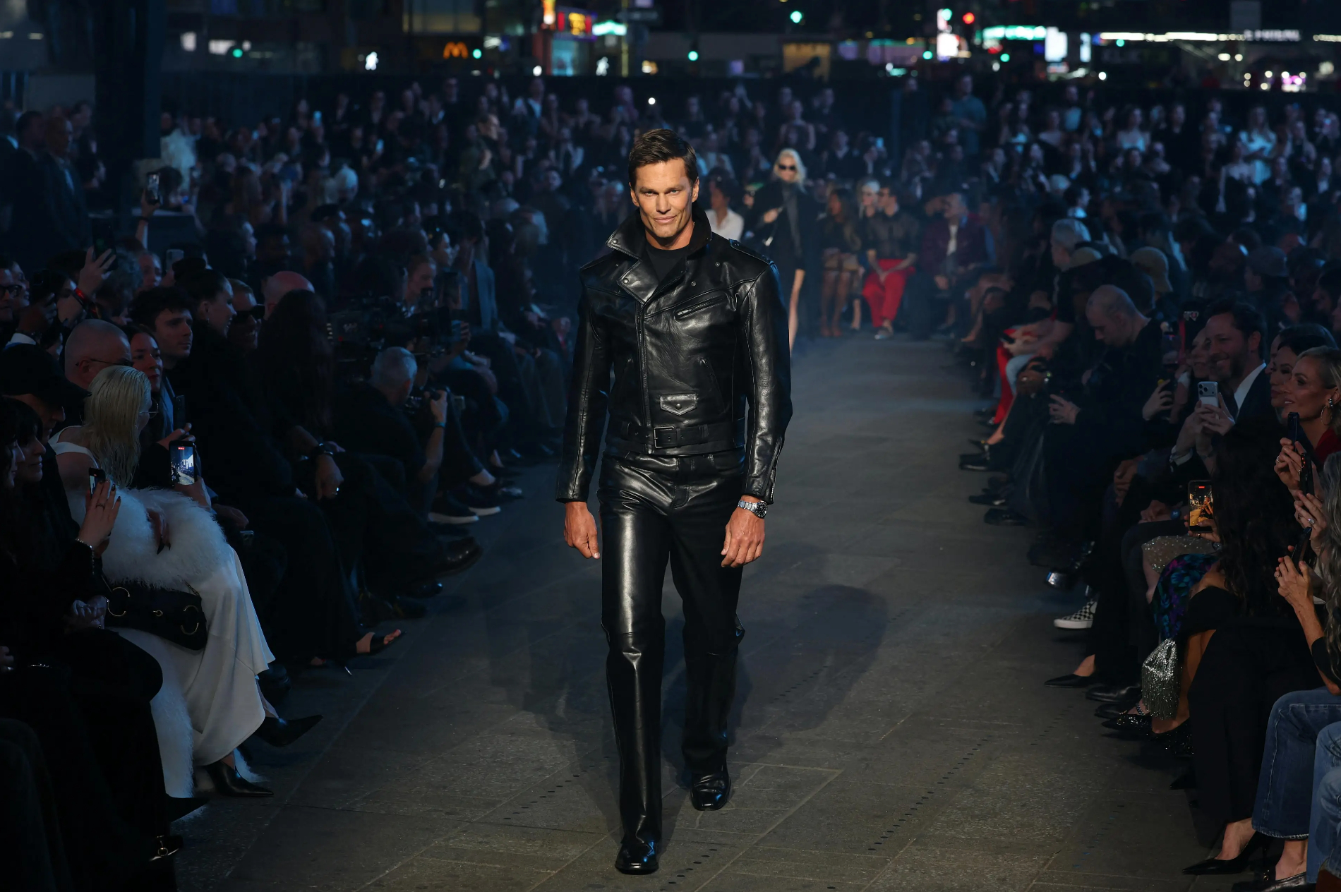 Gucci Cruise 2027: GĐST Demna làm show diễn đẹp về hình thức, nhưng nội dung khó khiến người xem hài lòng