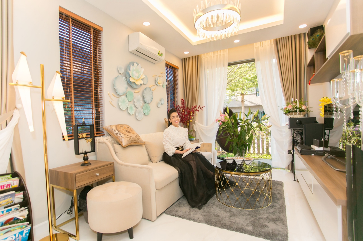 Nữ ca sĩ Việt tự sinh con, 41 vẫn chưa lấy chồng: Sống trong biệt thự 20 tỷ view nhìn thẳng sông