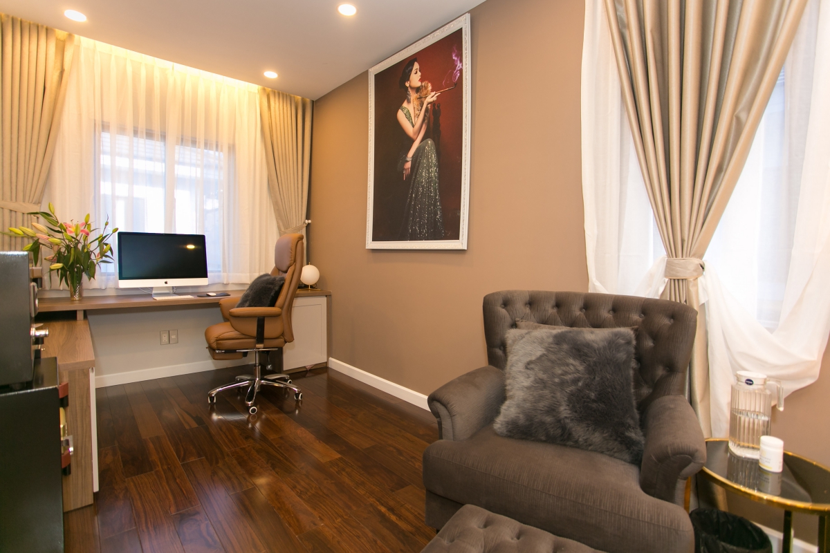 Nữ ca sĩ Việt tự sinh con, 41 vẫn chưa lấy chồng: Sống trong biệt thự 20 tỷ view nhìn thẳng sông