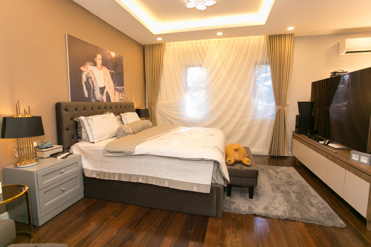 Nữ ca sĩ Việt tự sinh con, 41 vẫn chưa lấy chồng: Sống trong biệt thự 20 tỷ view nhìn thẳng sông