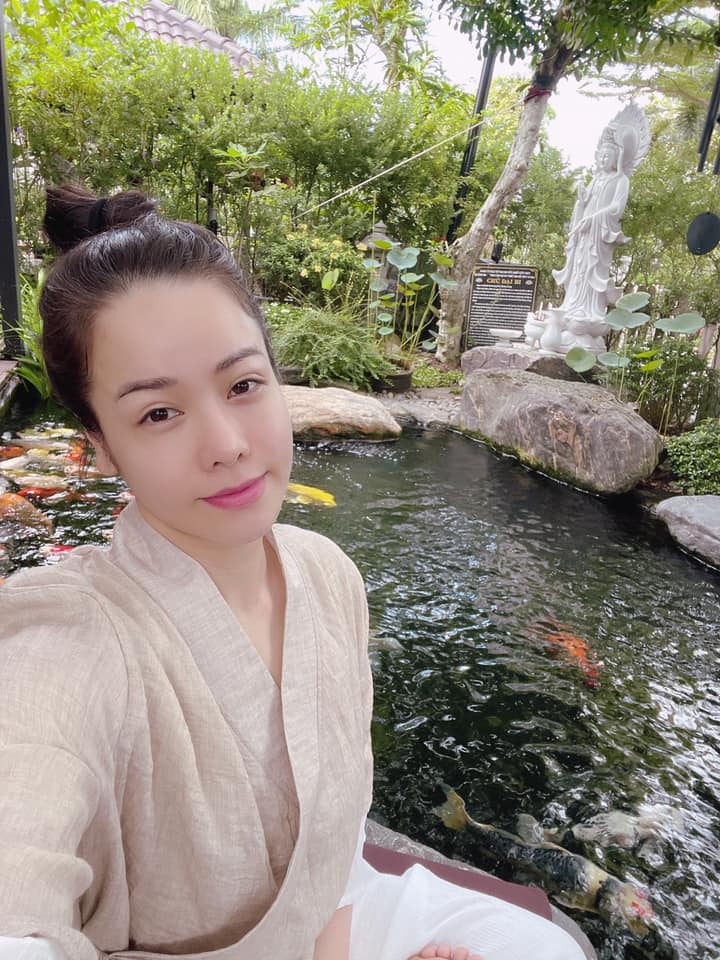 Nữ ca sĩ Việt tự sinh con, 41 vẫn chưa lấy chồng: Sống trong biệt thự 20 tỷ view nhìn thẳng sông