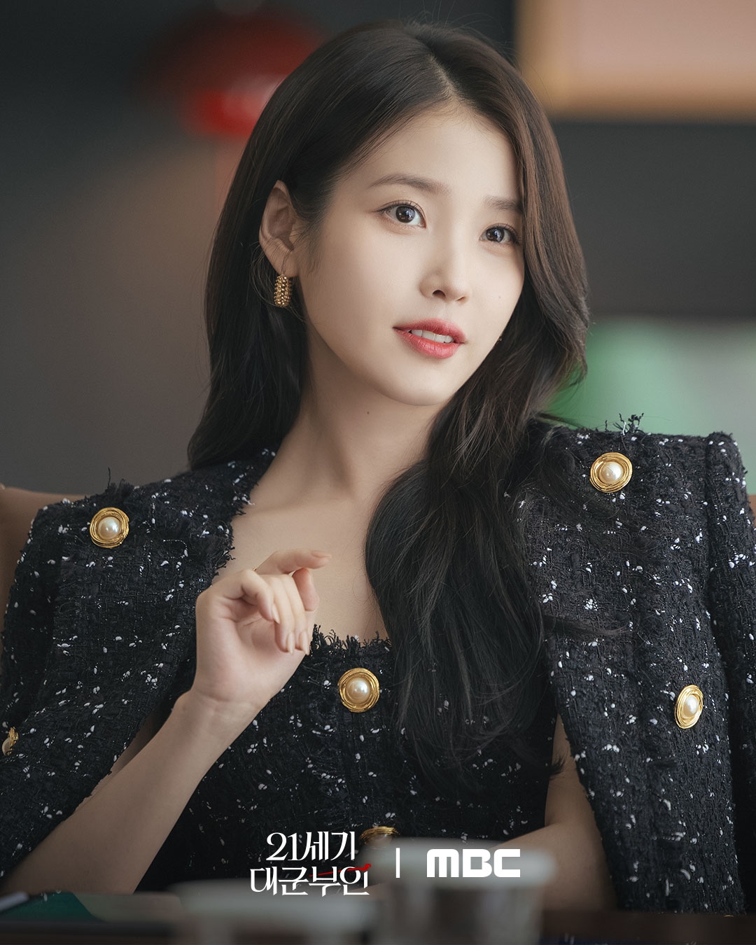 IU lao đao vì đóng phim Perfect Crown