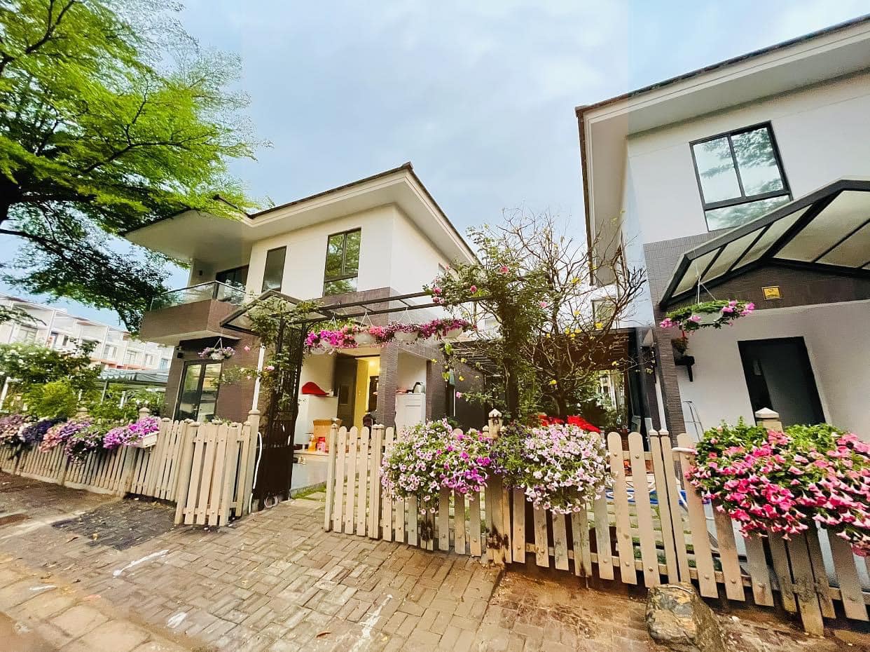 Nữ ca sĩ Việt tự sinh con, 41 vẫn chưa lấy chồng: Sống trong biệt thự 20 tỷ view nhìn thẳng sông