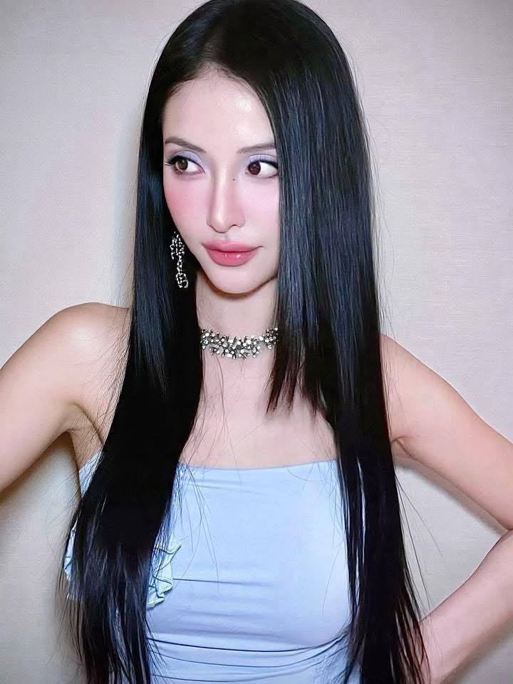 Nhan sắc xinh đẹp, trẻ trung với style makeup mắt xanh của Mai Hồ. (Ảnh: FBNV)