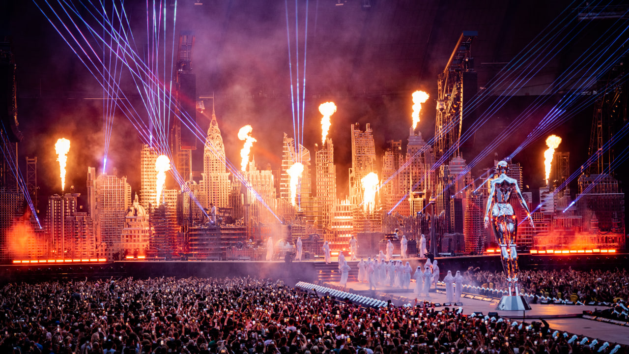 Tour diễn hoành tráng của The Weeknd
