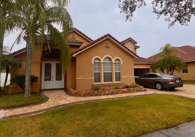 4 tháng trước đó, nam ca sĩ cũng quyết định rao bán nhà ở bang Florida (Mỹ)