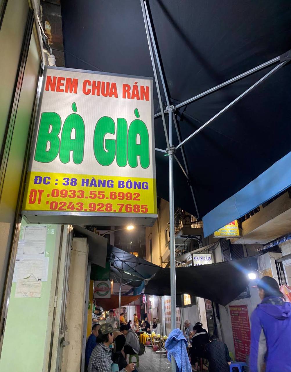 Quán nem chua rán không tẩm bột, nằm tít trong ngõ nhỏ khiến sao nam hạng A tự nguyện PR miễn phí