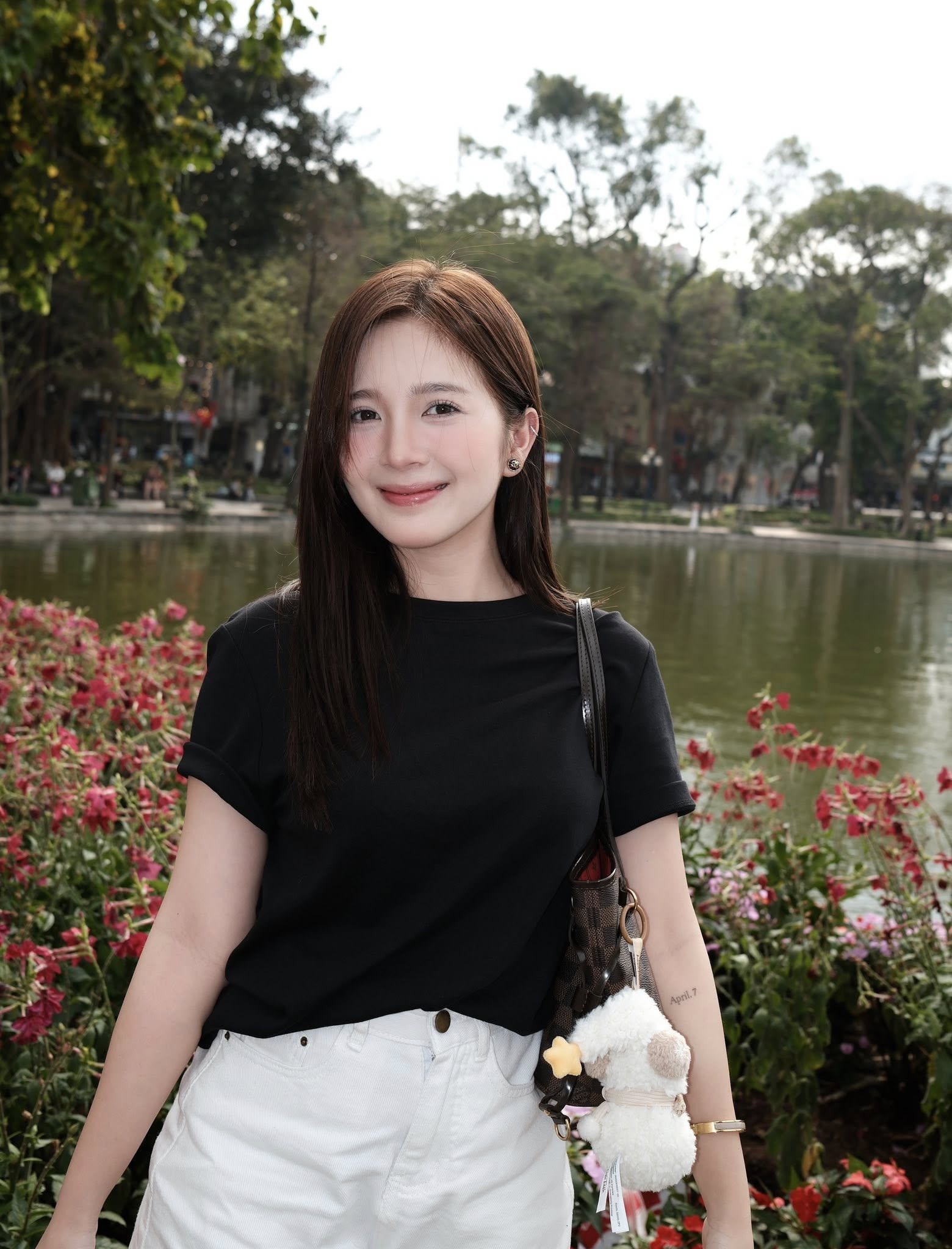 Mỹ nhân showbiz cao 1m53, mặt búng ra sữa dù đã 29 tuổi: Mặc đẹp thôi nhé, nhìn là muốn copy ngay 