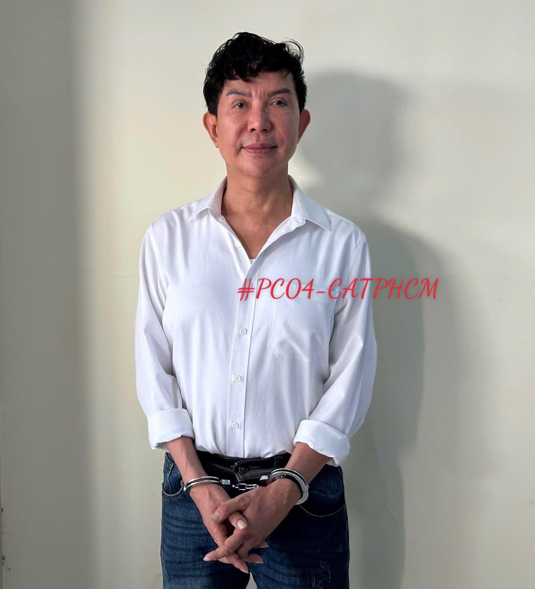 Ca sĩ Long Nhật tại cơ quan chức năng (Ảnh: Trang Phòng, chống ma túy - Công an TP. Hồ Chí Minh)