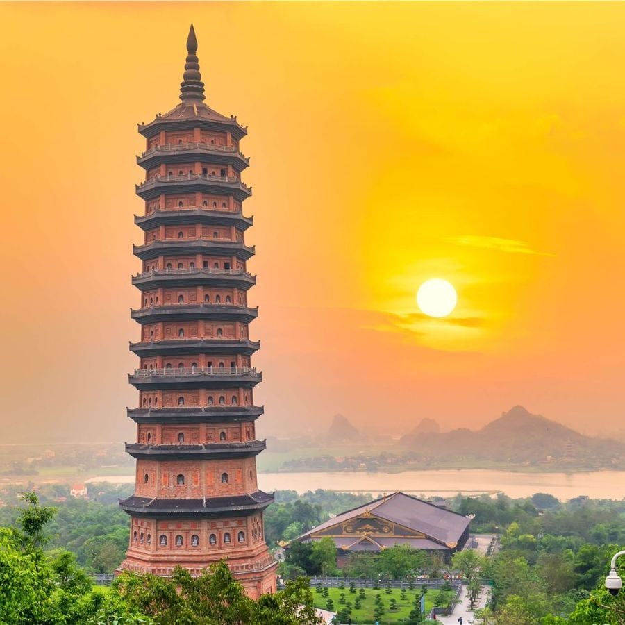Teaser 28 giây của Sơn Tùng M-TP: Quay tại ngôi chùa có 500 tượng La Hán, chuông đồng 36 tấn gây sở hữu loạt kỷ lục khủng ở châu Á