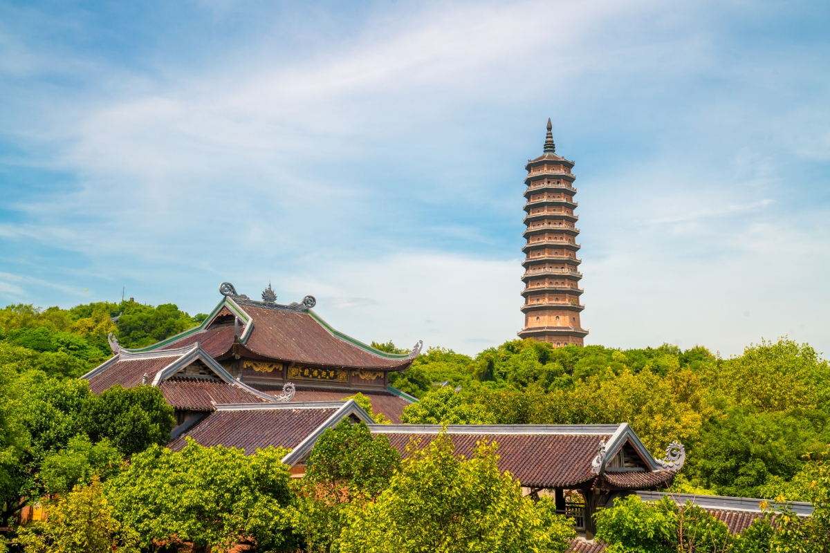 Teaser 28 giây của Sơn Tùng M-TP: Quay tại ngôi chùa có 500 tượng La Hán, chuông đồng 36 tấn gây sở hữu loạt kỷ lục khủng ở châu Á