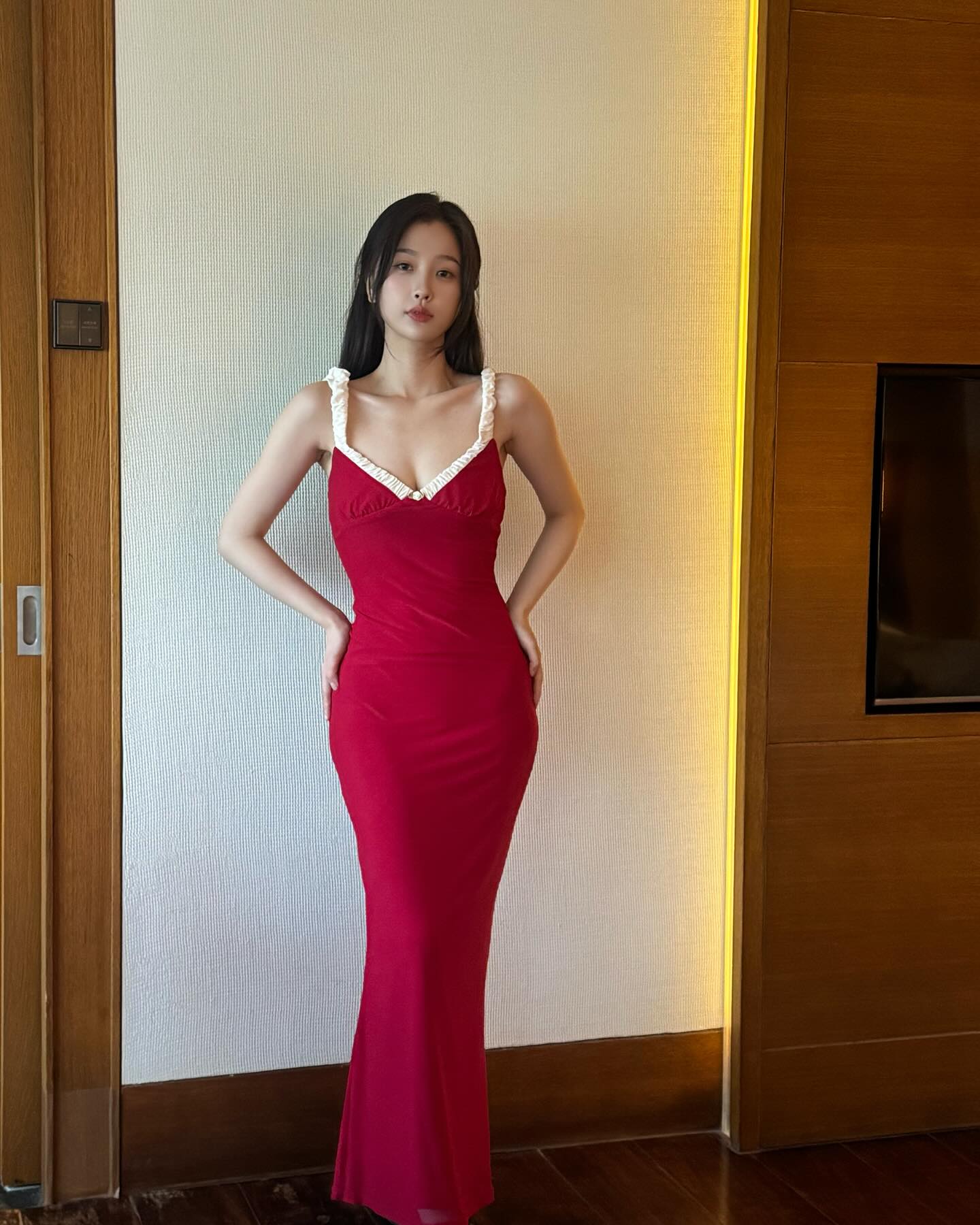 Tỷ lệ cơ thể đẹp, gầy nhưng vòng nào ra vòng nấy của Ngu Thư Hân. (Ảnh: Instagram)