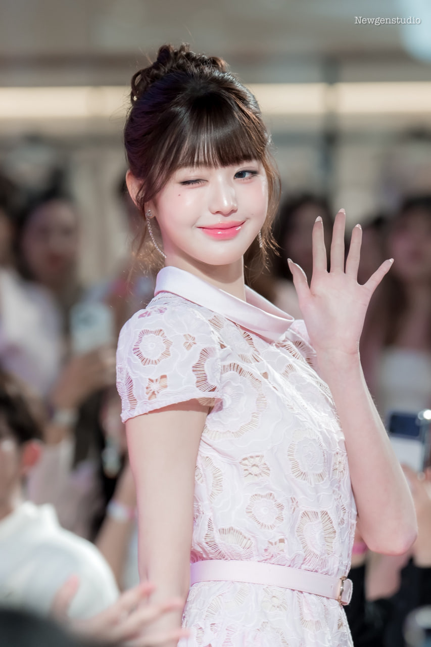 Dù nhiều tranh cãi Jang WonYoung vẫn là tên tuổi hot hàng đầu Kpop hiện tại
