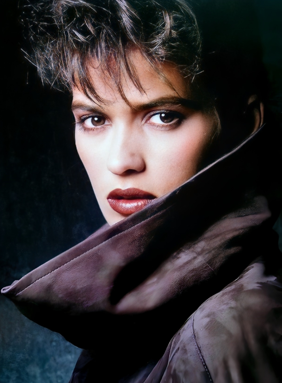 Một trong những shoot hình thời trang cuối cùng của Gia (Vogue Hà Lan 12/1983).