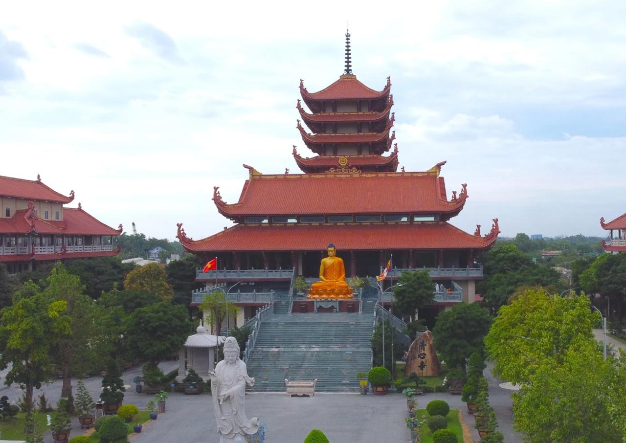 Ngôi chùa có pho tượng nặng 4 tấn, cao gần 5 mét vẫn sừng sững qua bom đạn